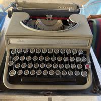 Macchina da scrivere Olivetti