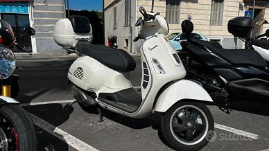 vespa 300 gts