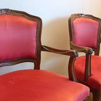 Coppia di poltroncine parigine in noce anni '70