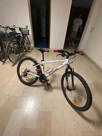 Mountain bike btwin