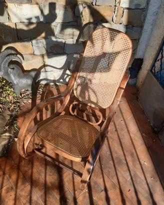 Sedia a dondolo in legno