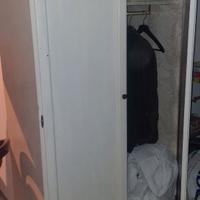 Armadio in legno con cassaforte