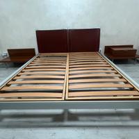 Letto matrimoniale con rete a doghe + 2 comodini