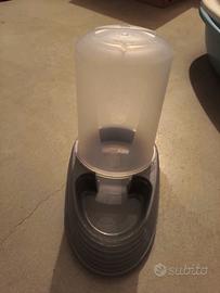 Distributore automatico acqua gatti