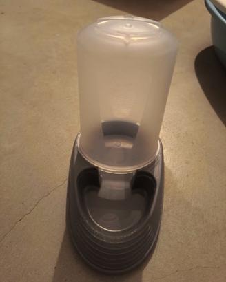 Distributore automatico acqua gatti