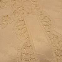 Copriletto matrimoniale bianco con preziosi ricami