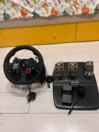 Volante loghitech g29 per ps4 e ps5 con pedaliera.