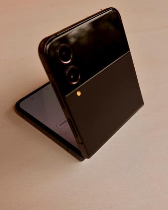 Samsung Galaxy Z Flip4+ Huawei Watch GT2