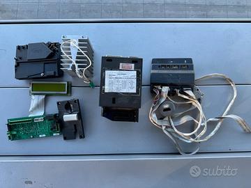 Accettatore Coges, banconote e monete