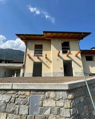 Villa di 107 m² con 3 locali e box auto a Civo