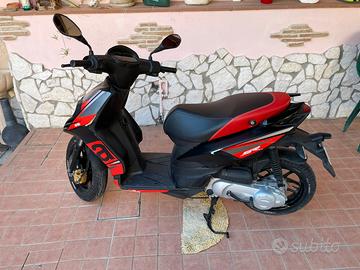Aprilia SR 50 Motard