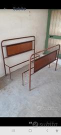 Letto antico in ferro a una piazza e mezza