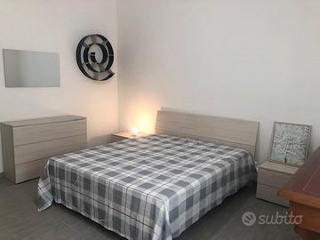 Zona Policlinico stanza matrimoniale arredata