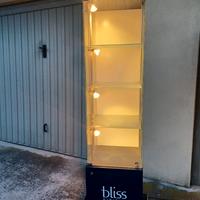 vetrina illuminata bliss