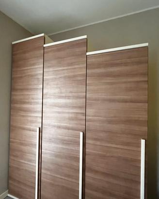 Armadio guardaroba componibile in legno da 4500 €
