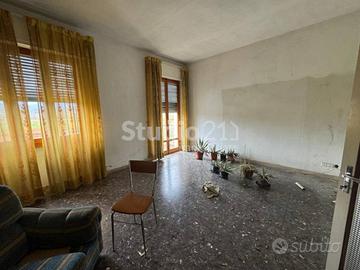 Appartamento di 138 m² con 5 locali e box auto a C