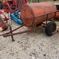 Cisterna trainata per acqua