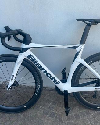 BIANCHI Oltre Comp 105 Di2 2024