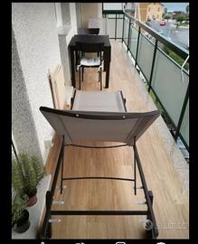 1 tavolo all.le,4 sedie, 2 lettini tutto in ferro