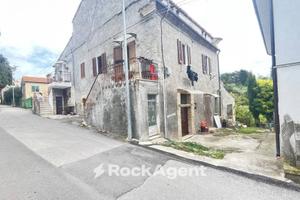 CASA INDIPENDENTE CON TERRENO E RENDITA LOCATIVA