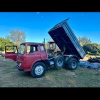Camion Bedford com Ribaltabile