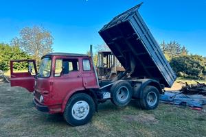 Camion Bedford com Ribaltabile