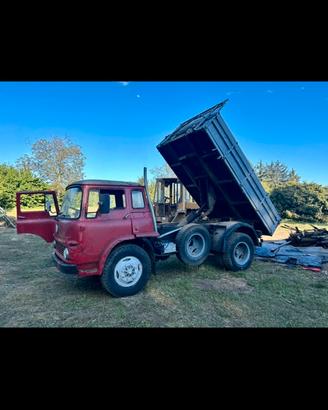 Camion Bedford com Ribaltabile