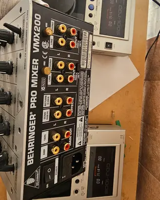 BEHRINGER'  PRO MIXER  VMX200