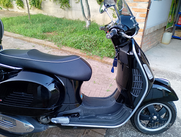 Vespa piaggio 300