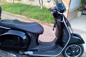 Vespa piaggio 300