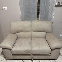 Divano due posti con modalità relax