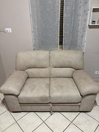 Divano due posti con modalità relax