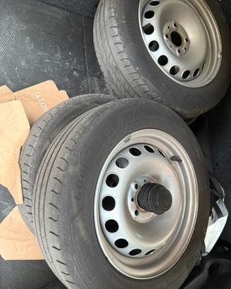4 cerchi con gomme per fiat panda