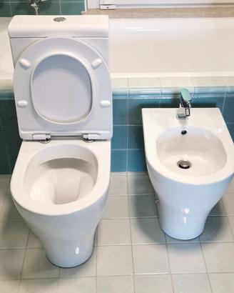 Coppia di sanitari e box doccia
