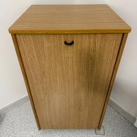 Asse da stiro a mobiletto con contenitore