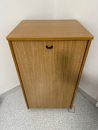 Asse da stiro a mobiletto con contenitore