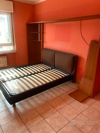 Letto matrimoniale moderno con ponte