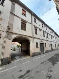 Immobile in asta di 106 m² con 3 locali e box auto