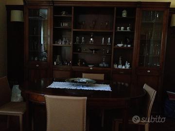Mobile soggiorno con boiserie e vetrine
