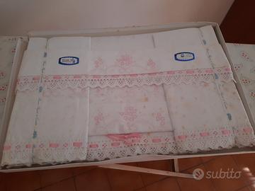 set lenzuolo e 2 federe ricami artigianali cotone
