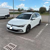 VW Golf VIII Variant 1.5 TGI DSG Style 2021