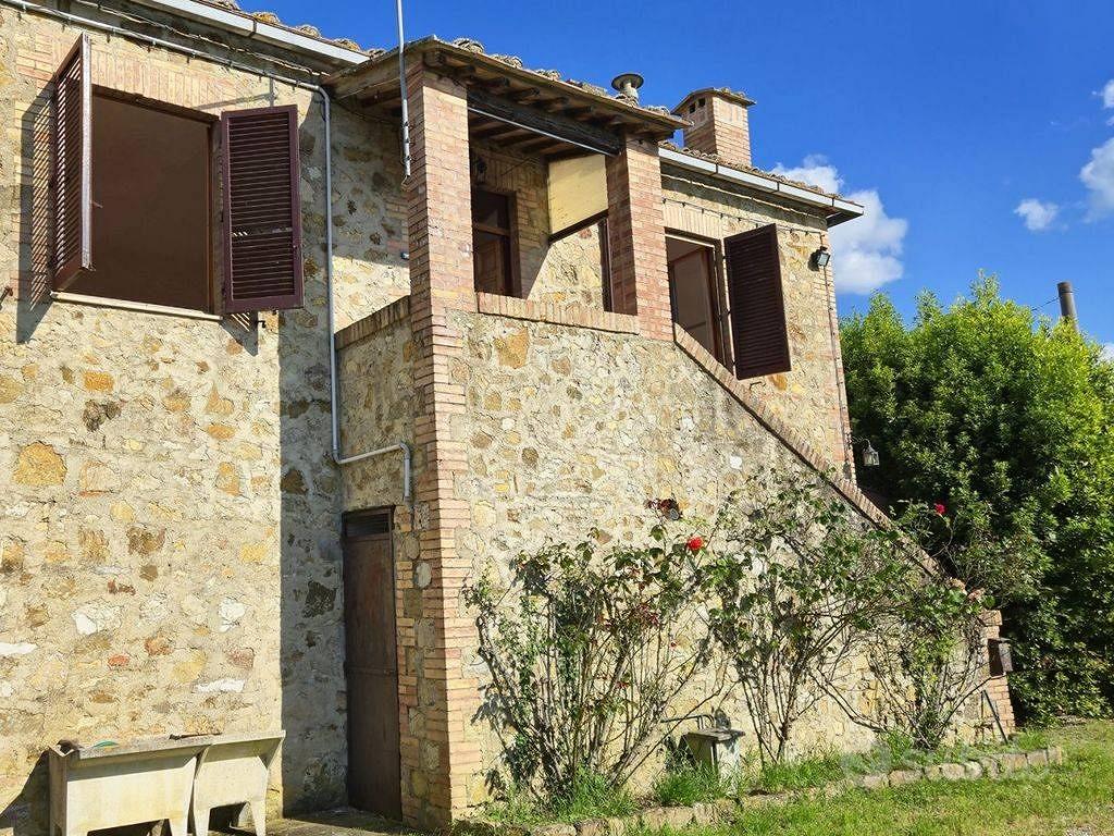 Rustico / Casale di 500 m² con box auto a Castelli - Vista 4