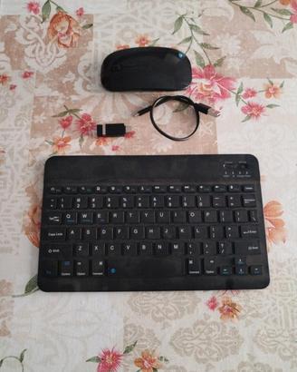 Tastiera bluetooth con mouse 