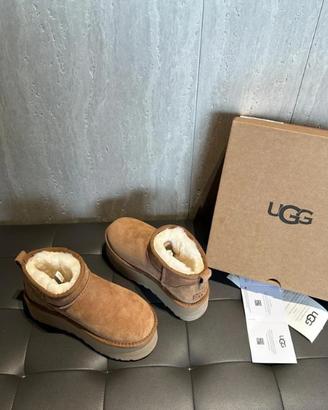 Stivali da neve UGG Mini con tacco alto, taglia 37