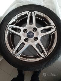 Ruote con cerchi in Lega Ford