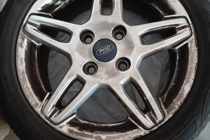 Ruote con cerchi in Lega Ford