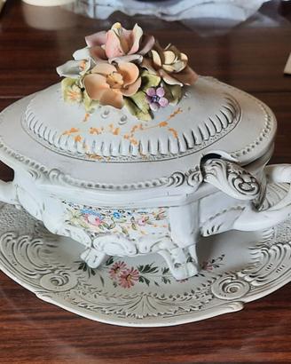 zuppiera con vassoio