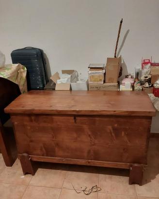 Antico baule in legno 125×75×60
