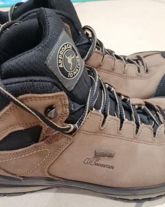 Scarponi montagna DF mountain 42 gore tex vibram