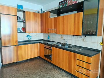 cucina angolare colore ciliegio 